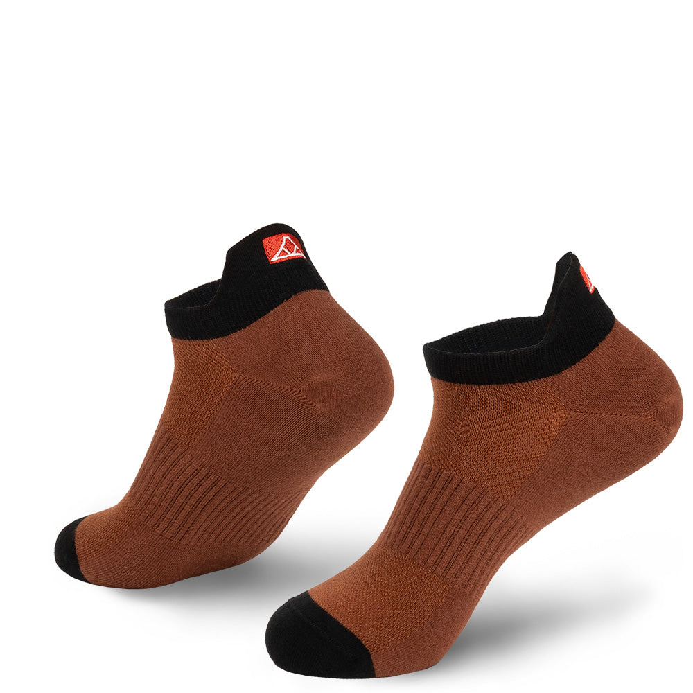 Cinnamon Brown cotton no-show socks with black toe cap.